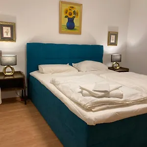  Apartment Central
